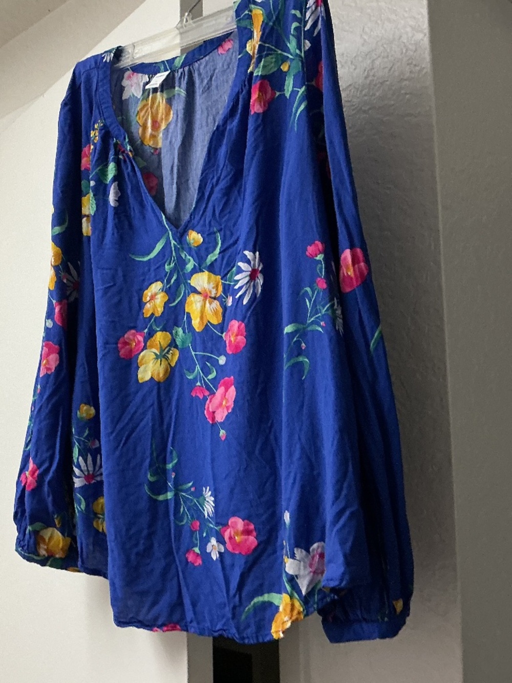 Old Navy floral peasant blouse size medium